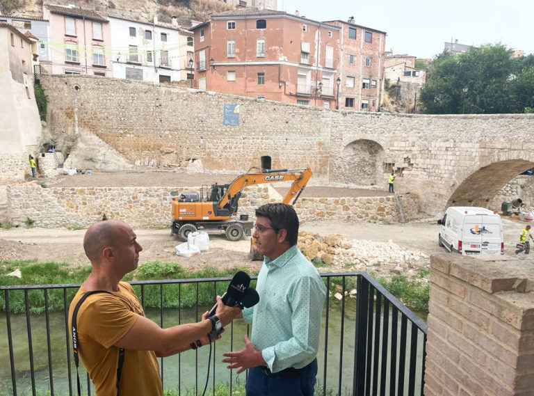Les obres de restauració del Pont Vell d’Ontinyent recuperen els bancals adjacents a l’antic molí