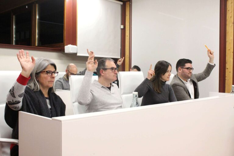 Ens Uneix, PP i Vox tomben la moció de Compromís en defensa del Pla Edificant al Ple Municipal d’Ontinyent