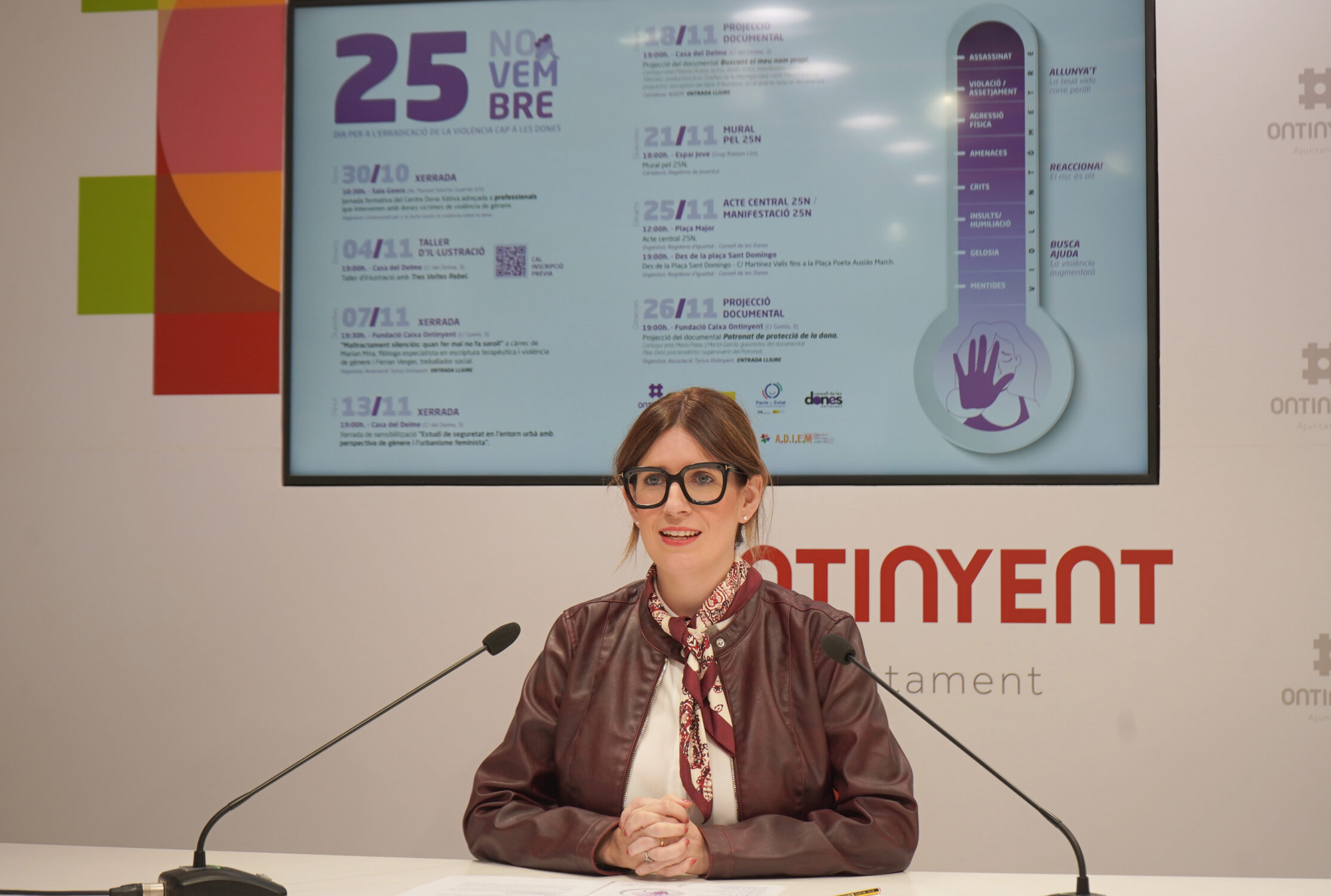 Paula Soler presentant la programació 25N Ontinyent