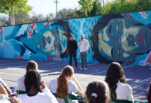 L’artista ontinyentí “Ruk” pinta un mural de 200 m² que reflexiona sobre la diversitat i la tecnologia