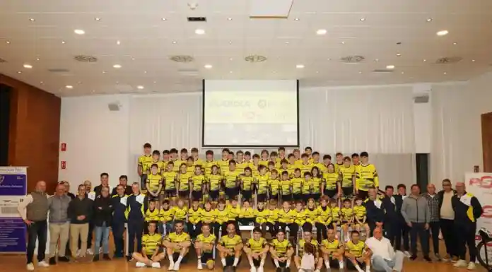 La Federació avala el creixement del Club Ciclista Ontinyent en la presentació de la temporada 2026