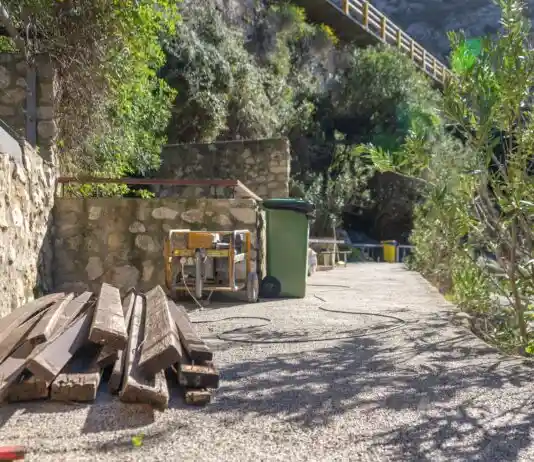 L’Ajuntament d’Ontinyent substitueix les baranes del Pou Clar per acer corten més resistent