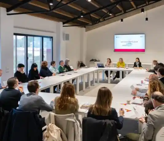 Natàlia Enguix presenta una nova convocatòria d’ajudes a fires i catàlegs per a empreses d’Ontinyent