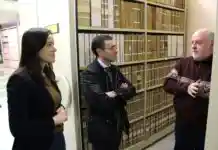 Ontinyent reforça l’Arxiu Municipal amb una nova etapa de col·laboració amb el notari arxiver