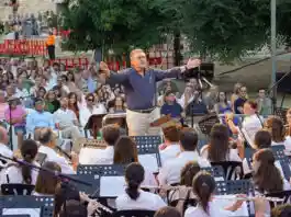 Les quatre bandes d’Ontinyent culminen amb «Chimo» l’homenatge al Mestre Ferrero