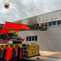 Extingit l’incendi en una empresa d’arts gràfiques del polígon El Pla d’Ontinyent