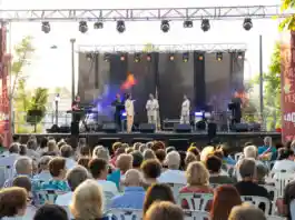 La Nit Gran reunix més de 1.300 persones a la Glorieta d’Ontinyent
