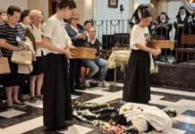 La comunitat de les Agustines Descalces de Benigànim celebra una nova professió religiosa La comunitat de les Agustines Descalces de Benigànim celebra una nova professió religiosa