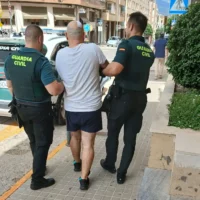 Detingut a Ontinyent després d’intentar fugir d’una plantació de 400 plantes de marihuana saltant quatre metres FOTO 1