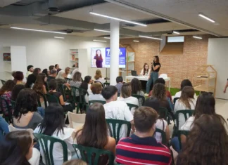 L’Escola Feminista d’Ontinyent reunix 80 persones i prepara una nova xarrada sobre pressió estètica escolafemin1a