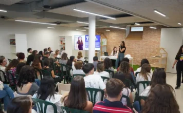 L’Escola Feminista d’Ontinyent reunix 80 persones i prepara una nova xarrada sobre pressió estètica escolafemin1a