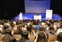 Estudiants d’Ontinyent escolten testimonis sobre salut mental en una jornada a la Sala Gomis salutmental1
