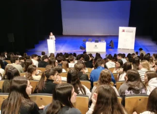 Estudiants d’Ontinyent escolten testimonis sobre salut mental en una jornada a la Sala Gomis salutmental1