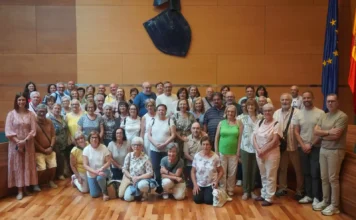 Majors Actius porta un grup d’Ontinyent a conéixer per dins la Diputació de València visitadiputacio3009